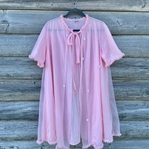 The dreamiest vintage dressing gown